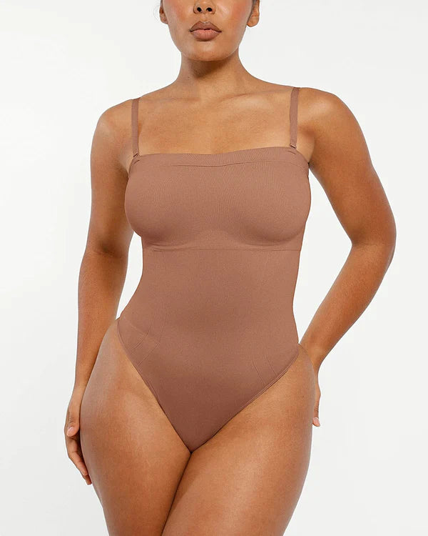 Nahtlos geformter trägerloser Tanga-Bodysuit