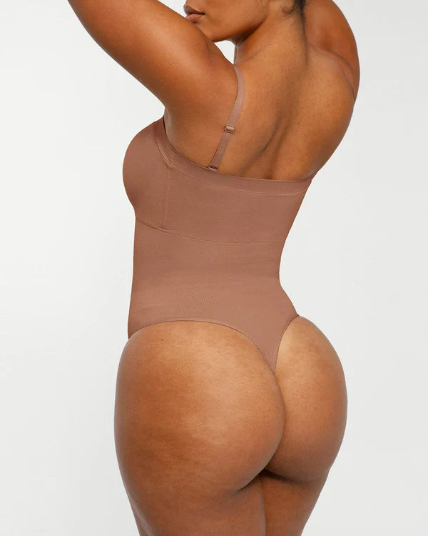 Nahtlos geformter trägerloser Tanga-Bodysuit