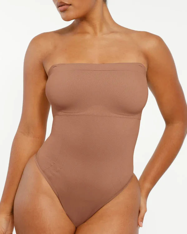 Nahtlos geformter trägerloser Tanga-Bodysuit
