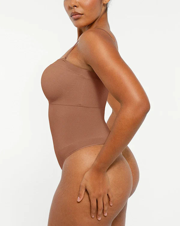 Nahtlos geformter trägerloser Tanga-Bodysuit