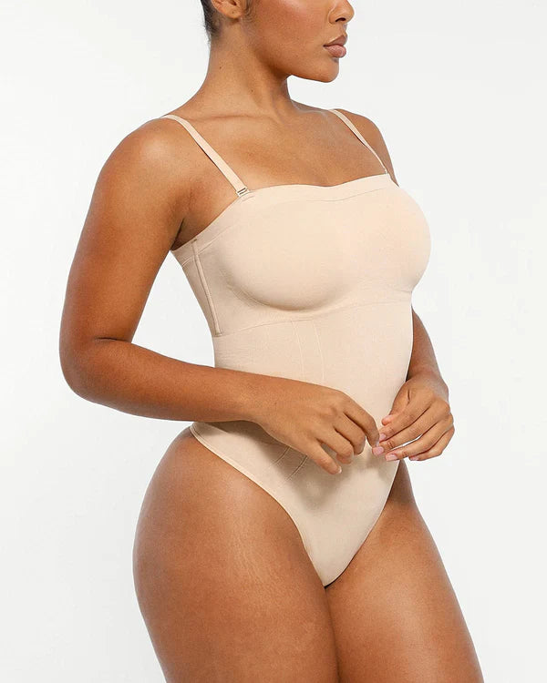 Nahtlos geformter trägerloser Tanga-Bodysuit