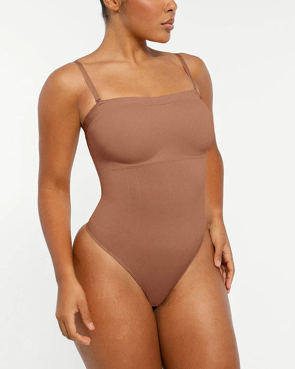 Nahtlos geformter trägerloser Tanga-Bodysuit